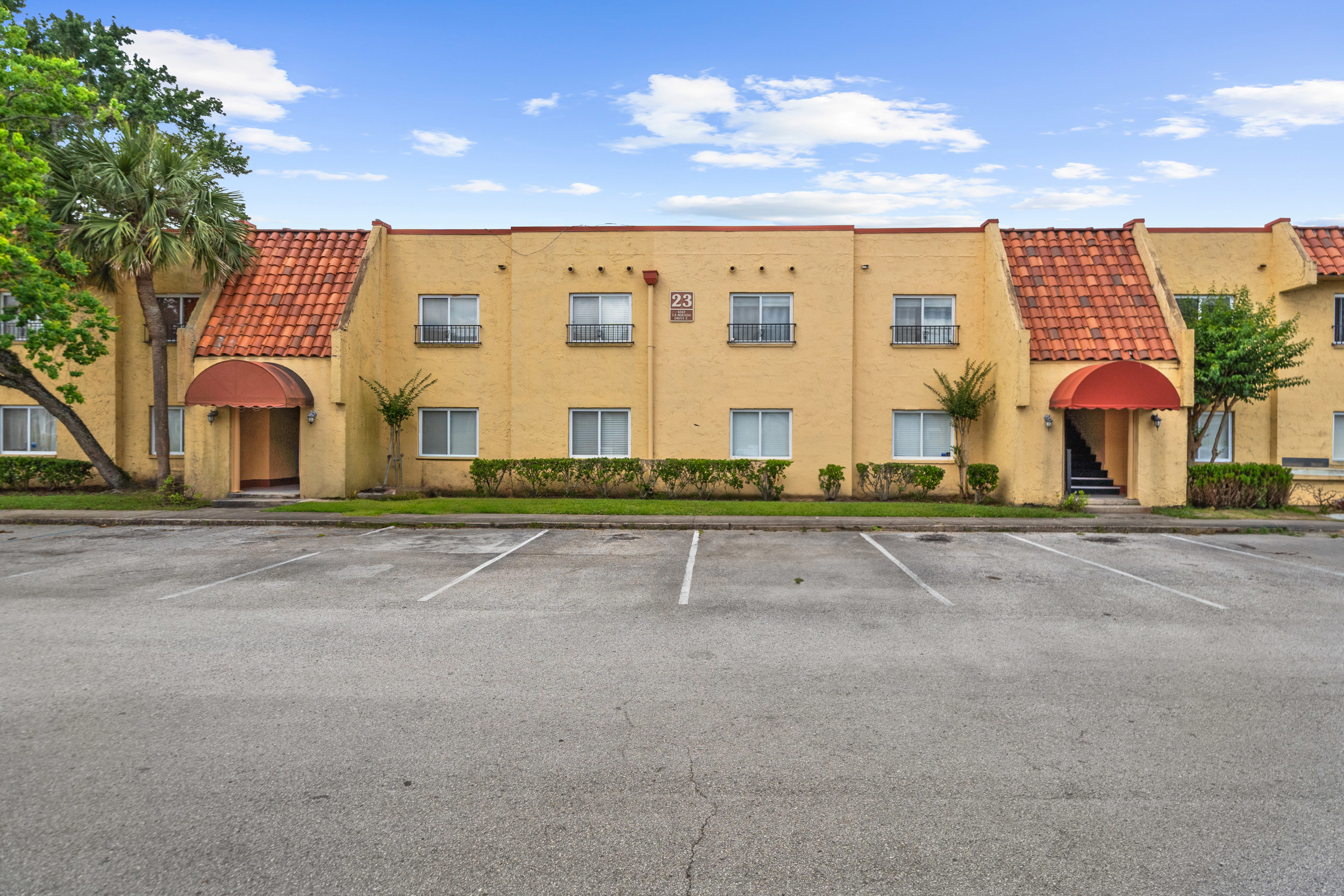 6552   LA MIRADA DR 7