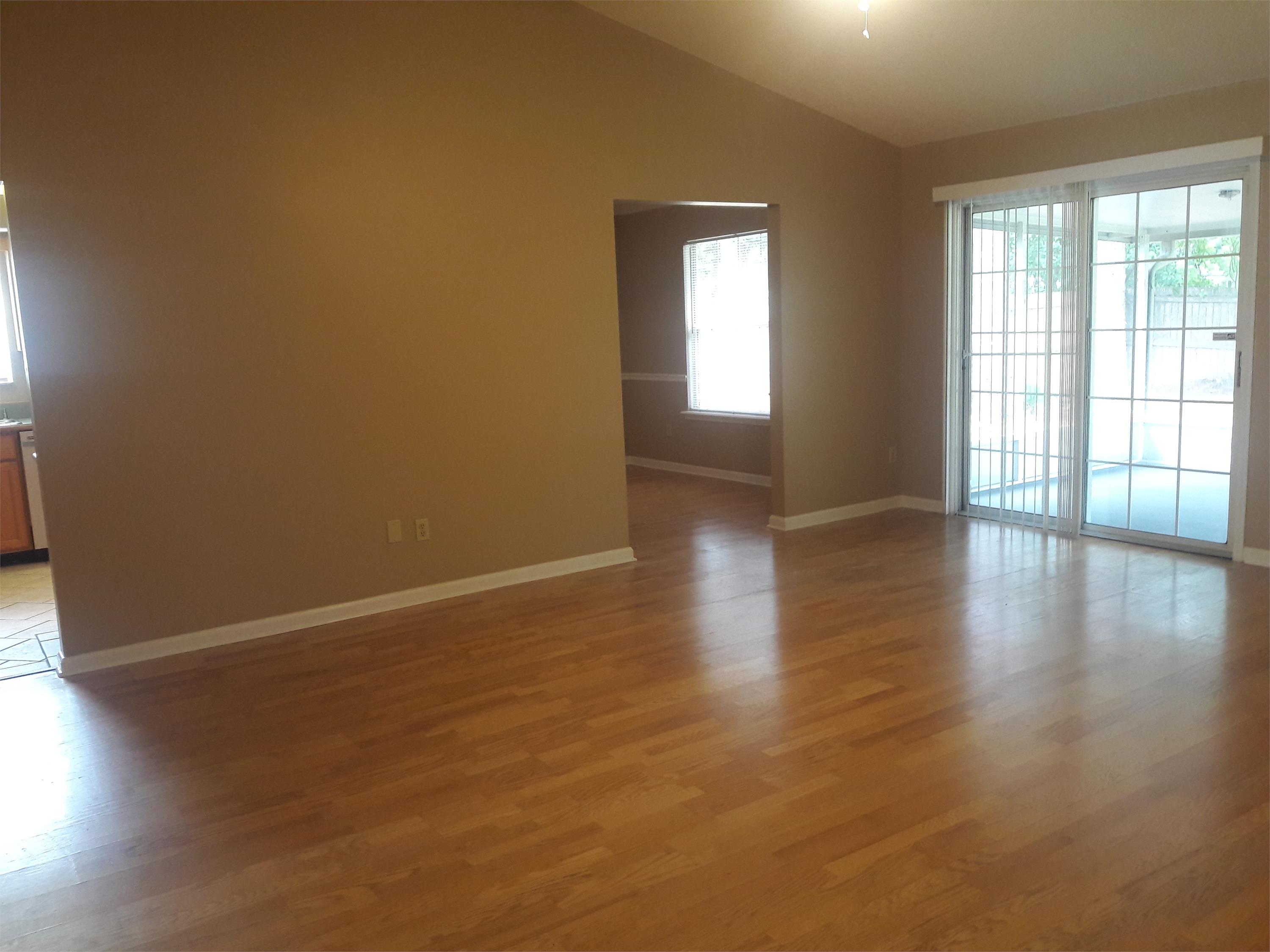 2562 W EIFFEL CIR - 1