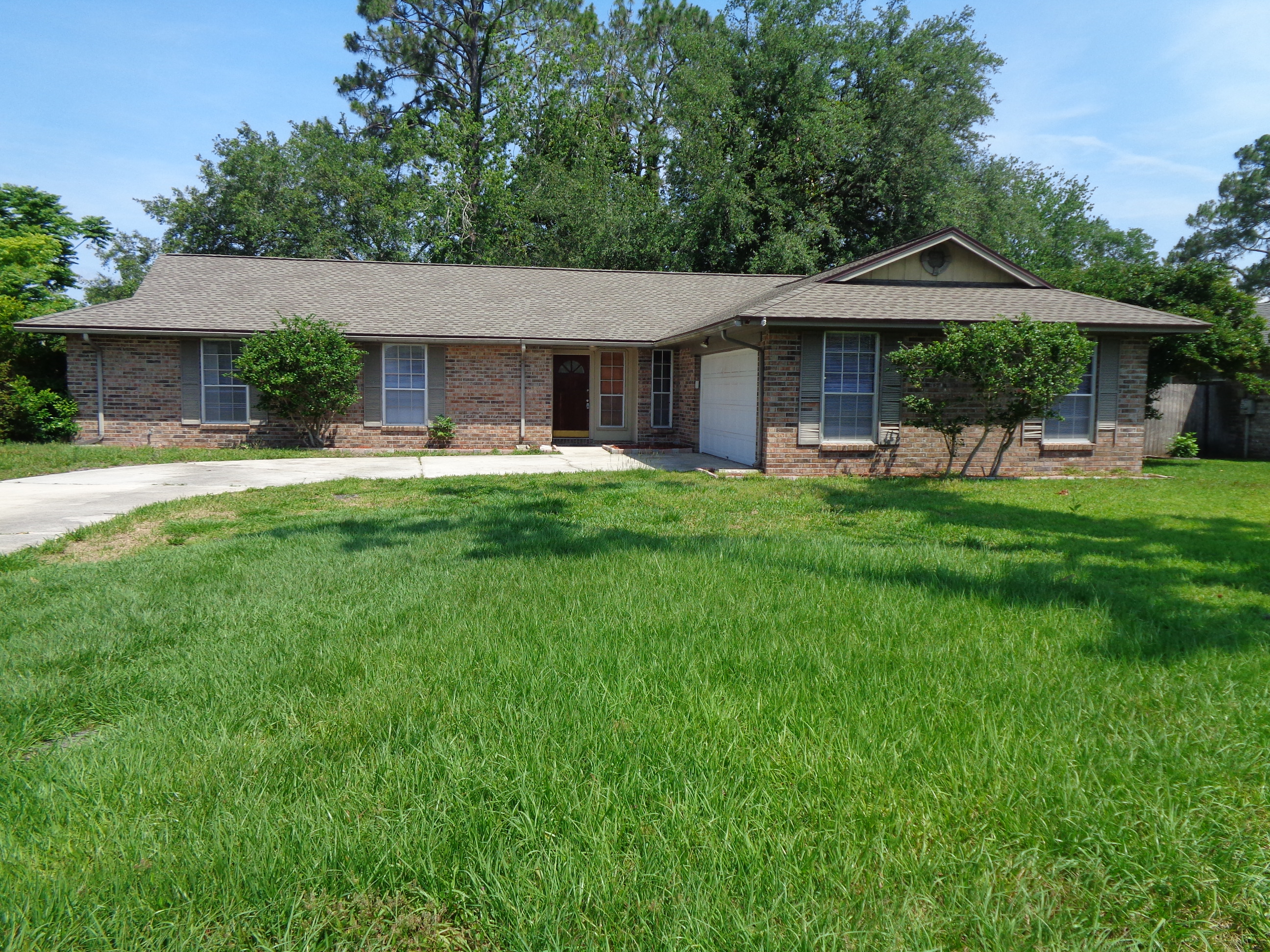 812 Maplewood Lane